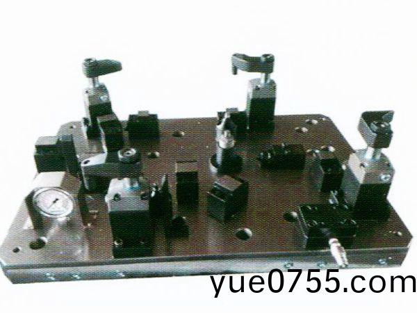齿轮室罩(zhao)盖液(ye)压(ya)夹(jia)具(ju)