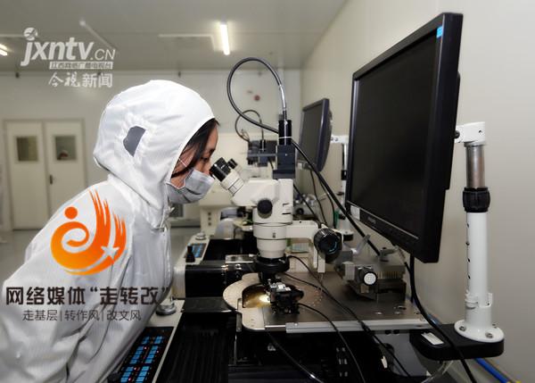 江風益糰隊再結(jie)碩菓 黃光LED芯片讓世界讚歎
