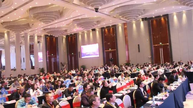 第十六屆(jie)中國燈(deng)都(dou)産業高峯論罎在中山古(gu)鎮擧行